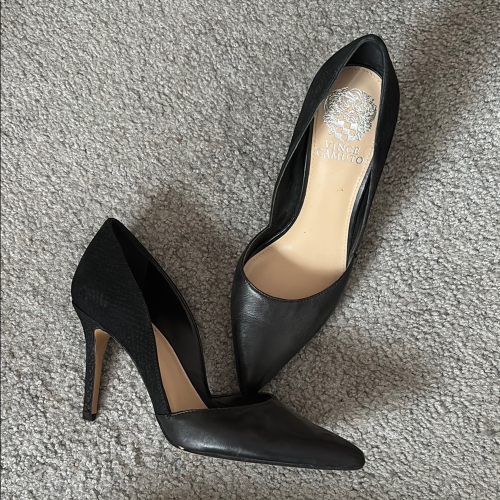 Vince Camuto Black Heels with Pointed Toe and Stiletto Design
